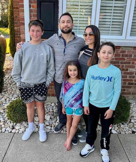 Frankie Edgar with his wife and children