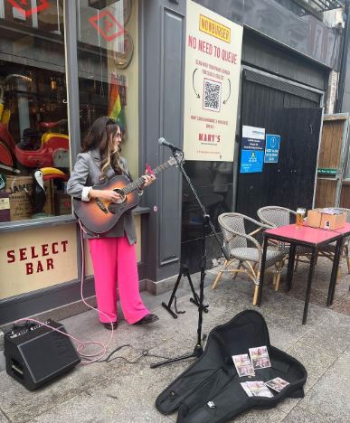 Saibh Skelly performing for the people at street